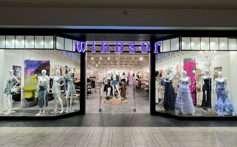 U.S. women's wear retailer Windsor Fashions will expand into Canada with the opening of five stores this spring.